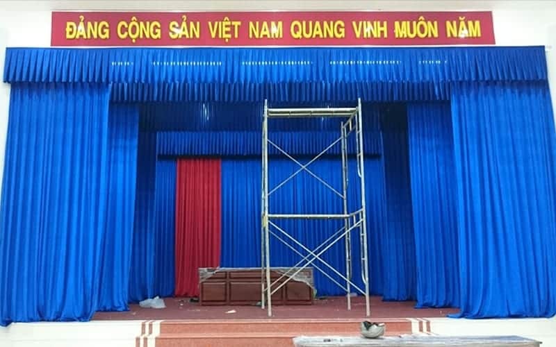 hinh anh thi cong rem san khau