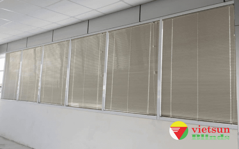Nhận tư vấn báo giá rèm của sổ văn phòng tại Việt Sun Blinds. Đây là đơn vị chuyên về rèm văn phòng tại TP.HCM