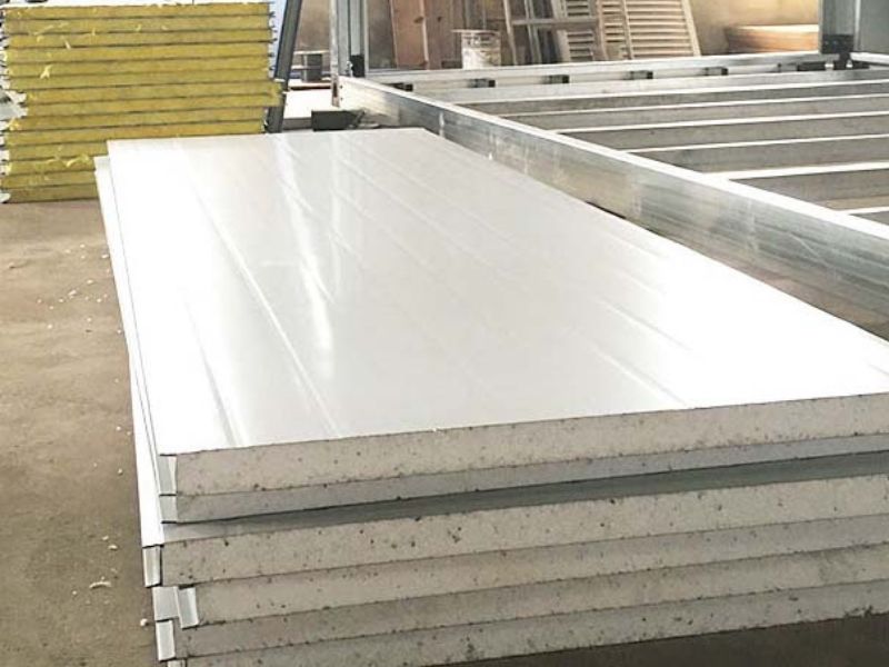 Cải Tạo Không Gian Sống Với Vách Tôn Xốp Cách Nhiệt 5 Panel tôn xốp được sử dụng làm vách ngăn nhà ở, văn phòng, nhà xưởng